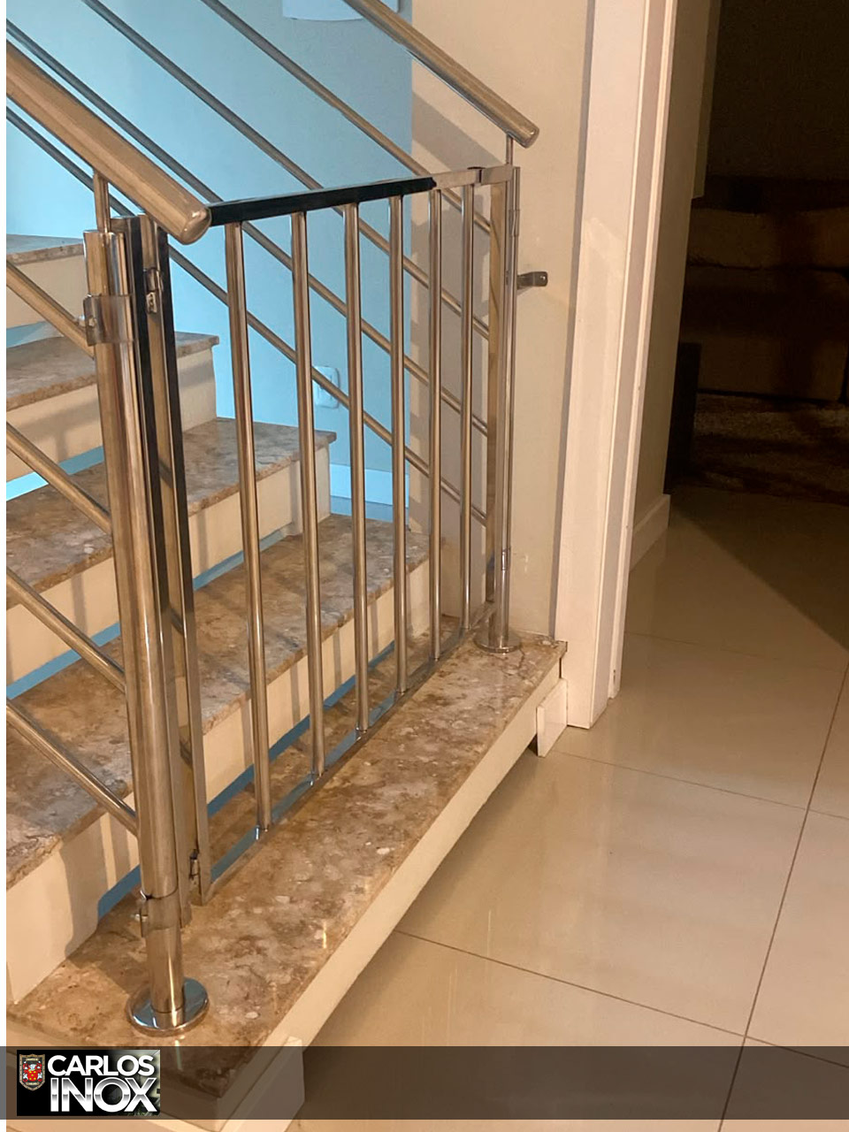 Rampa industrial com guarda-corpo duplo